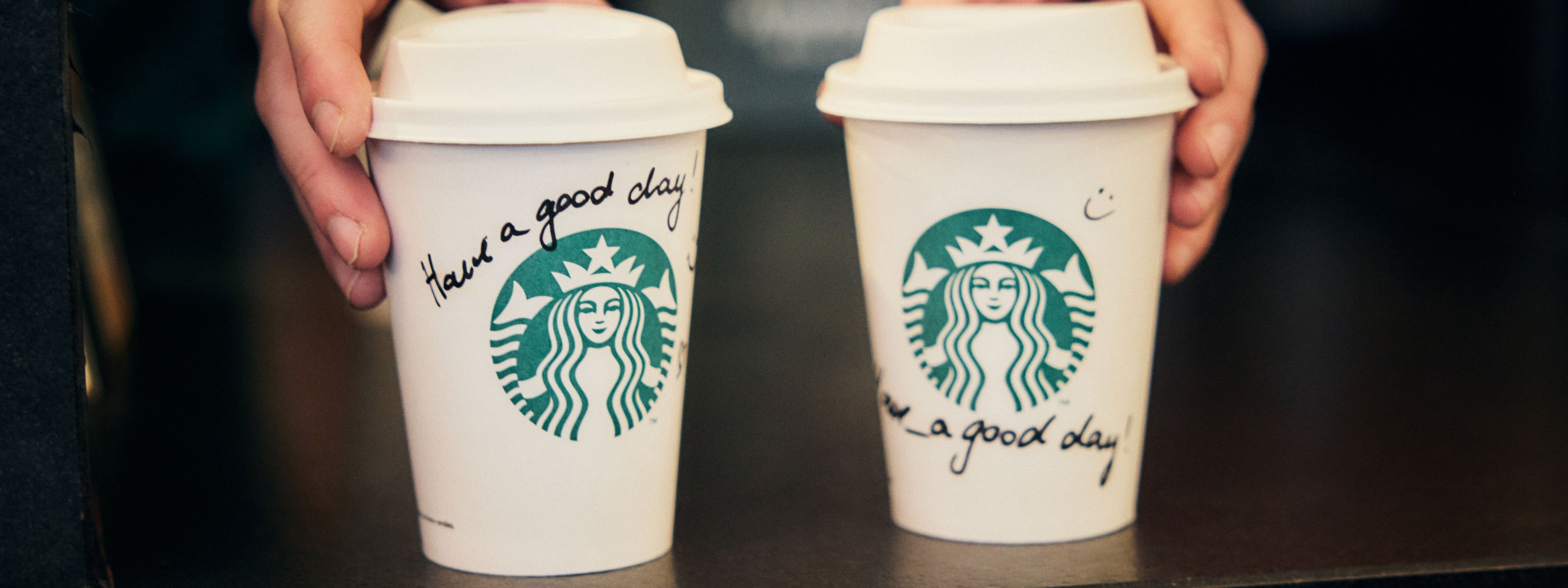 Uusi kierrätettävä ja kotikompostoituva Starbucksin takeaway-kuppi luottaa Metsä Boardin kartonkiin
