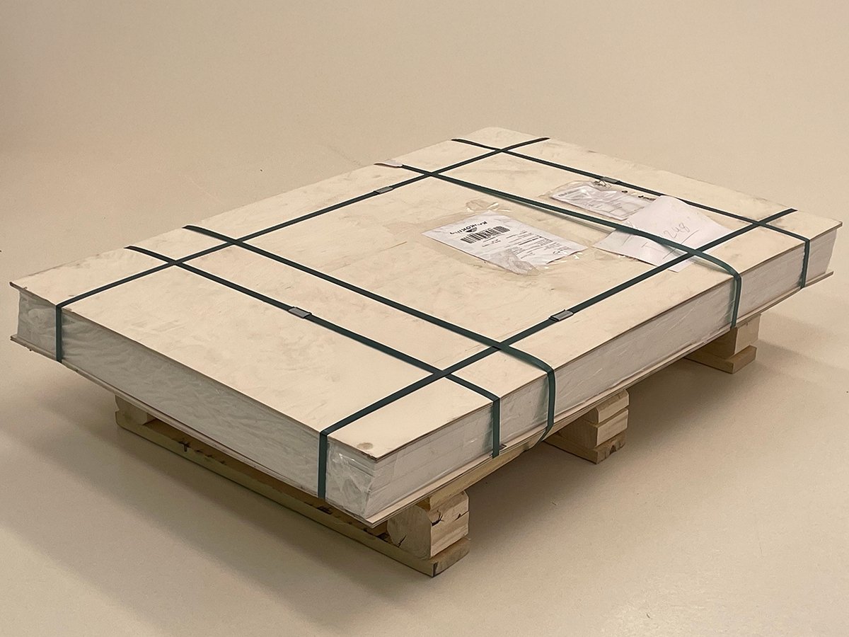 Comparison of old wooden sheet transport packaging and new lightweight corrugated packaging