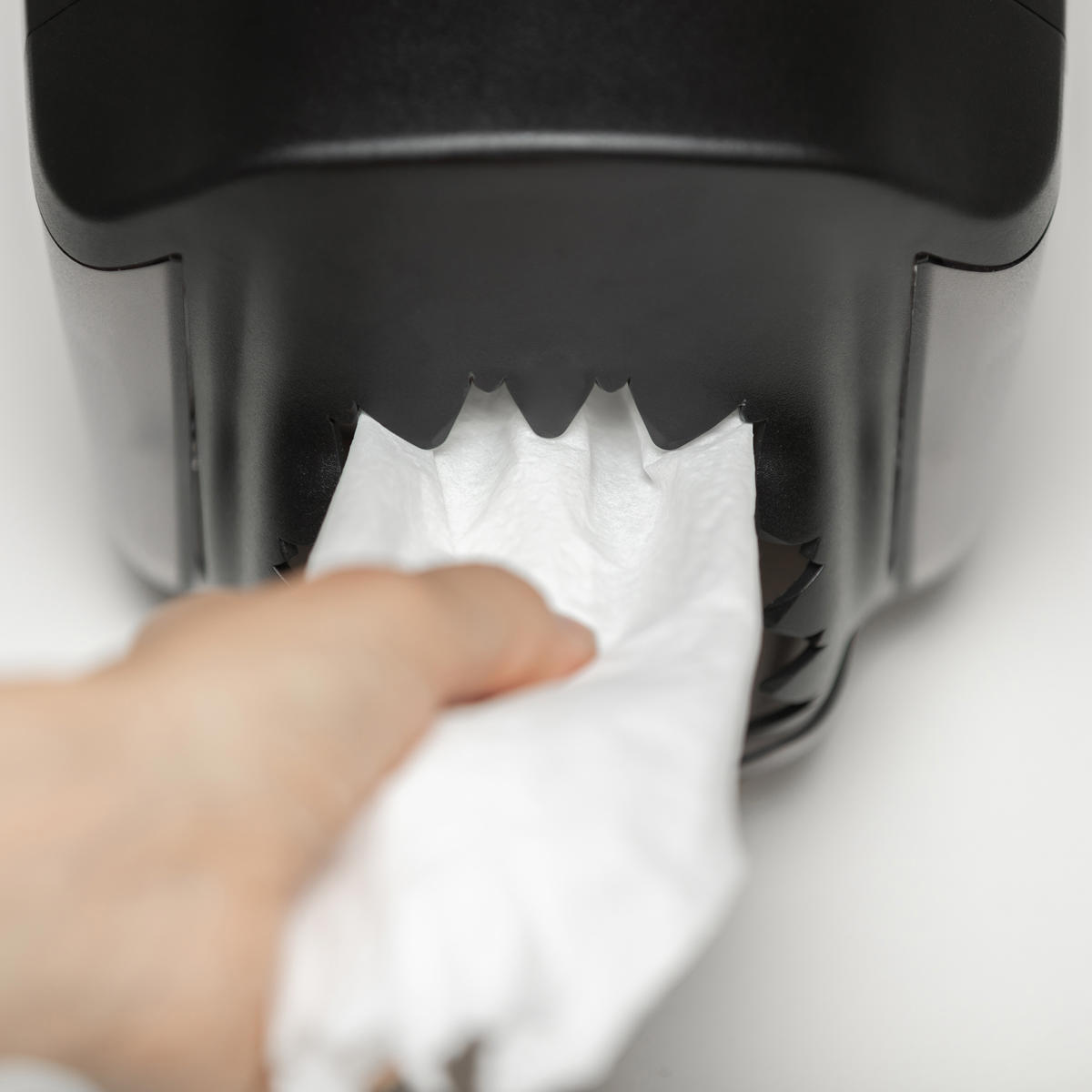 Paperin katkaisuhampaat kaartuvat sisäänpäin loukkaantumis-vaaran ehkäisemiseksi.