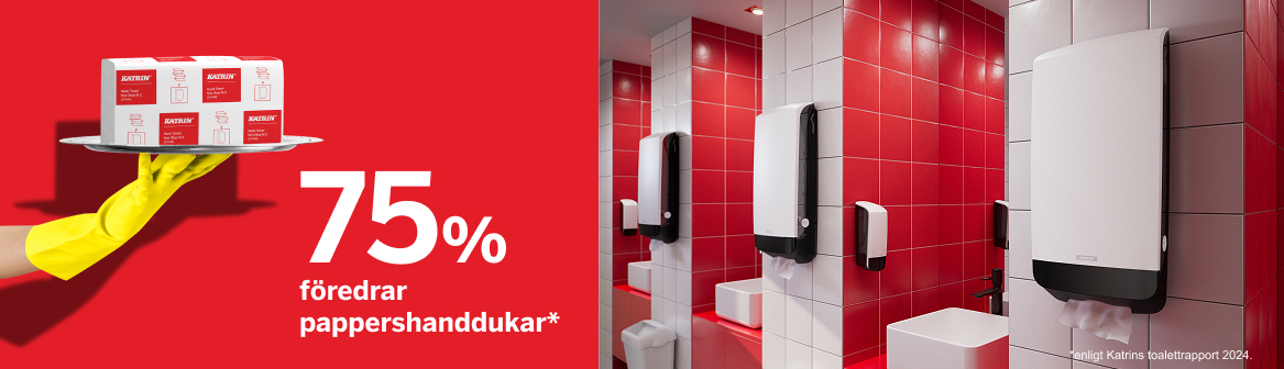 En hand med gul reng&ouml;ringshandske h&aring;ller en bricka med paket av pappershanddukar mot r&ouml;d bakgrund. Texten visar: '75 % f&ouml;redrar pappershanddukar*'. Till h&ouml;ger syns en rad toalettutrymmen med r&ouml;da och vita kakelv&auml;ggar, utrustade med svarta och vita dispensrar f&ouml;r pappershanddukar och tv&aring;l.
