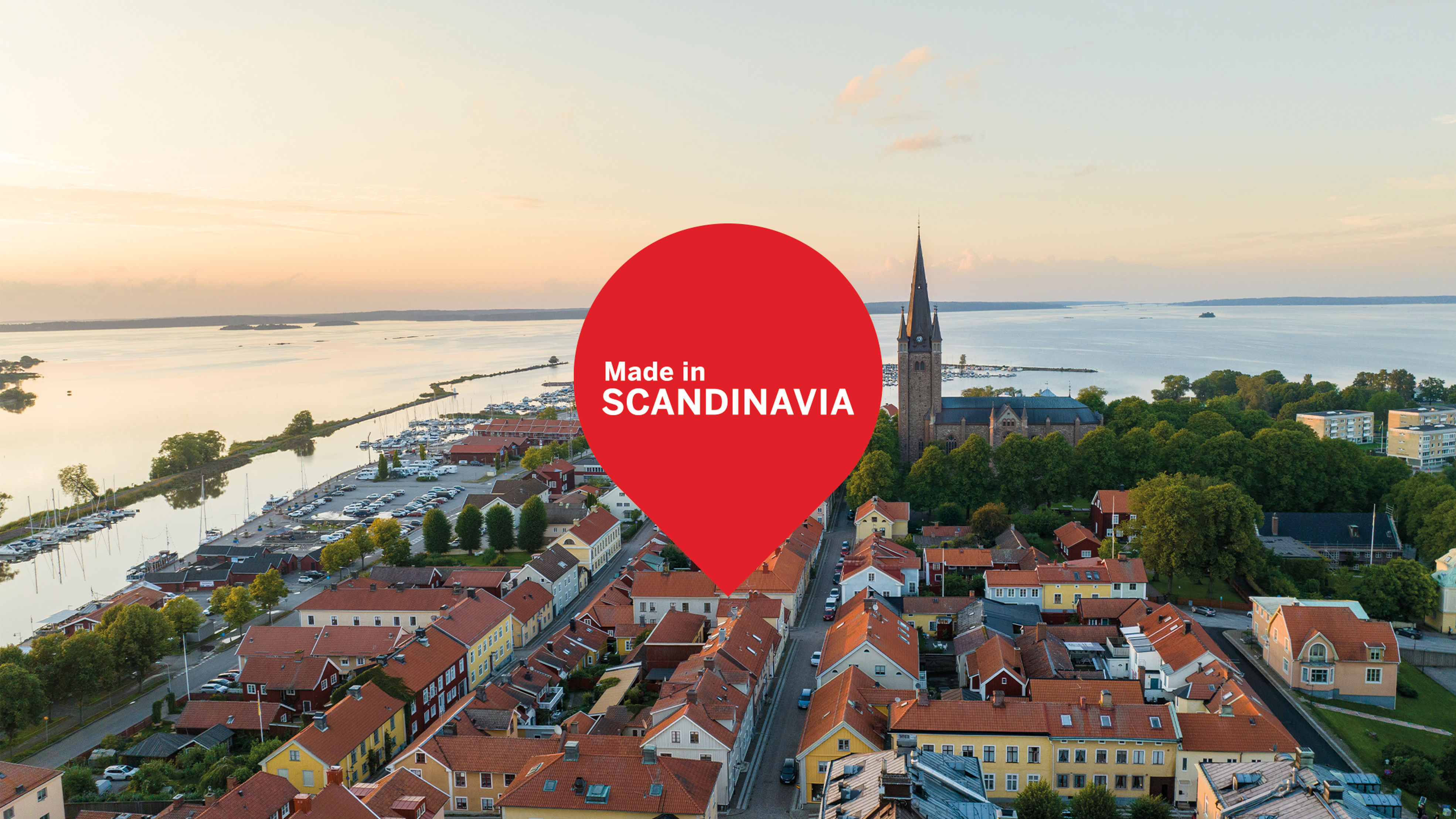 Luftfoto af Mariestad med en rød lokationsmarkør og teksten "Made in Scandinavia".