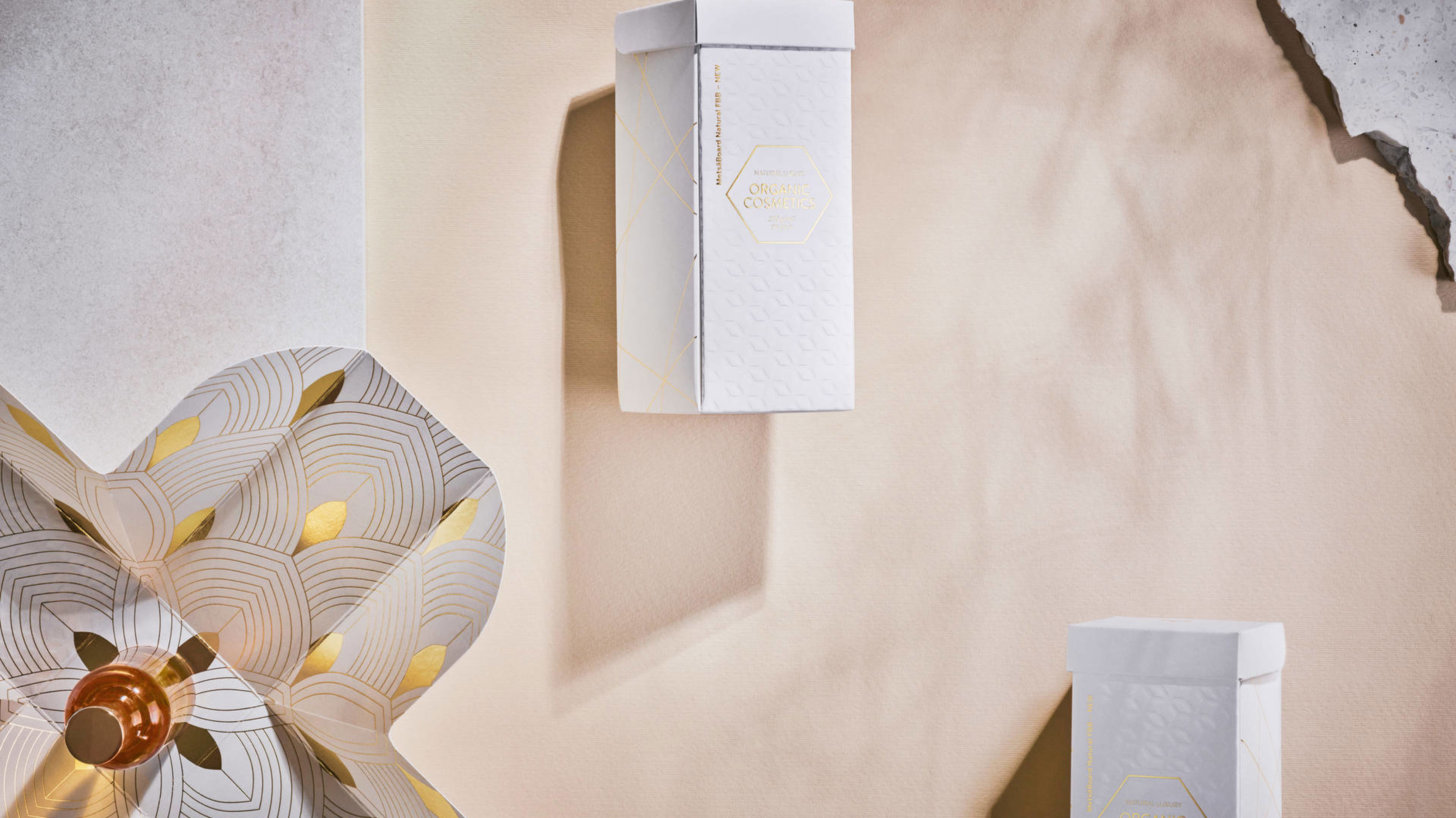 Cosmetics packaging
