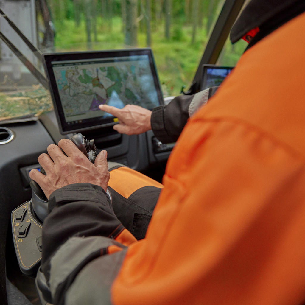 The harvester operator plans the work process in the forest