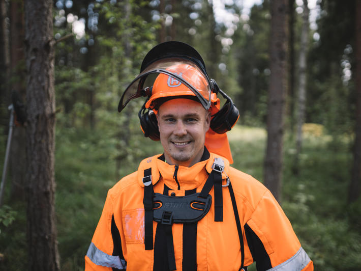 Kuvassa on metsäpalveluyrittäjä Janne Haverinen.