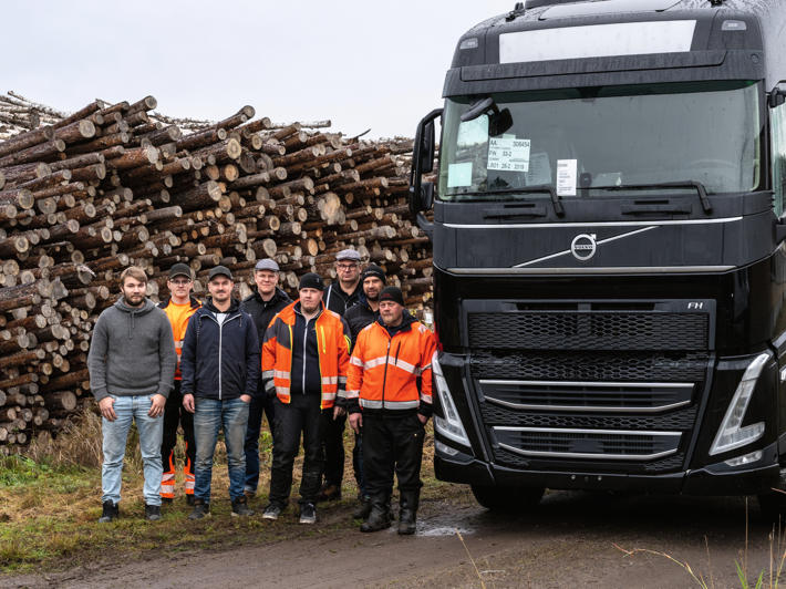 Team Juntunen staff standing in front of a timber lorry.