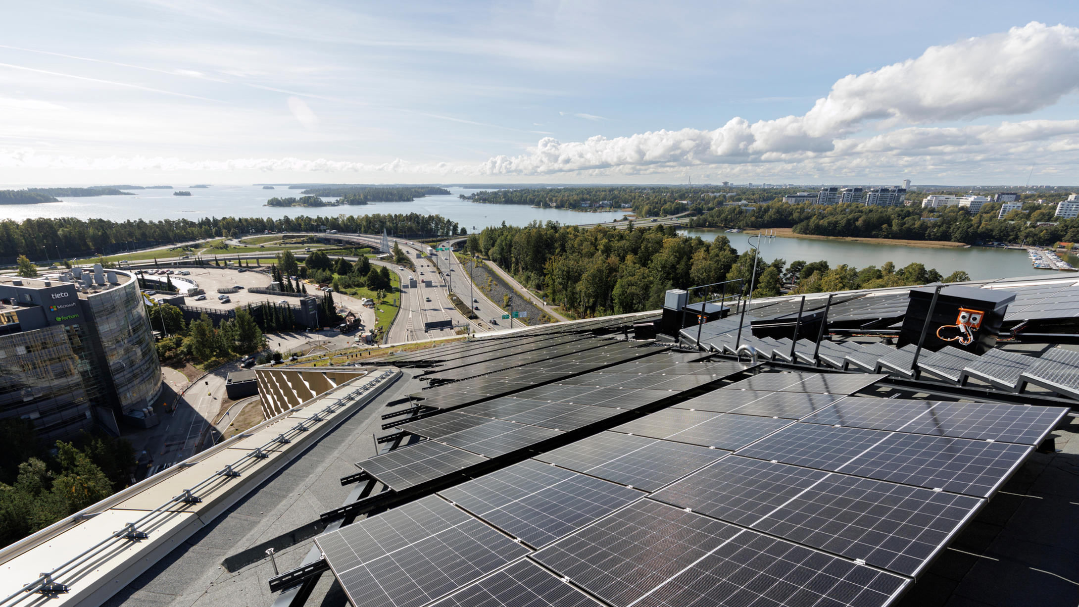 The solar panels on the rooftop of Metsä Portti generate energy for the use of the building