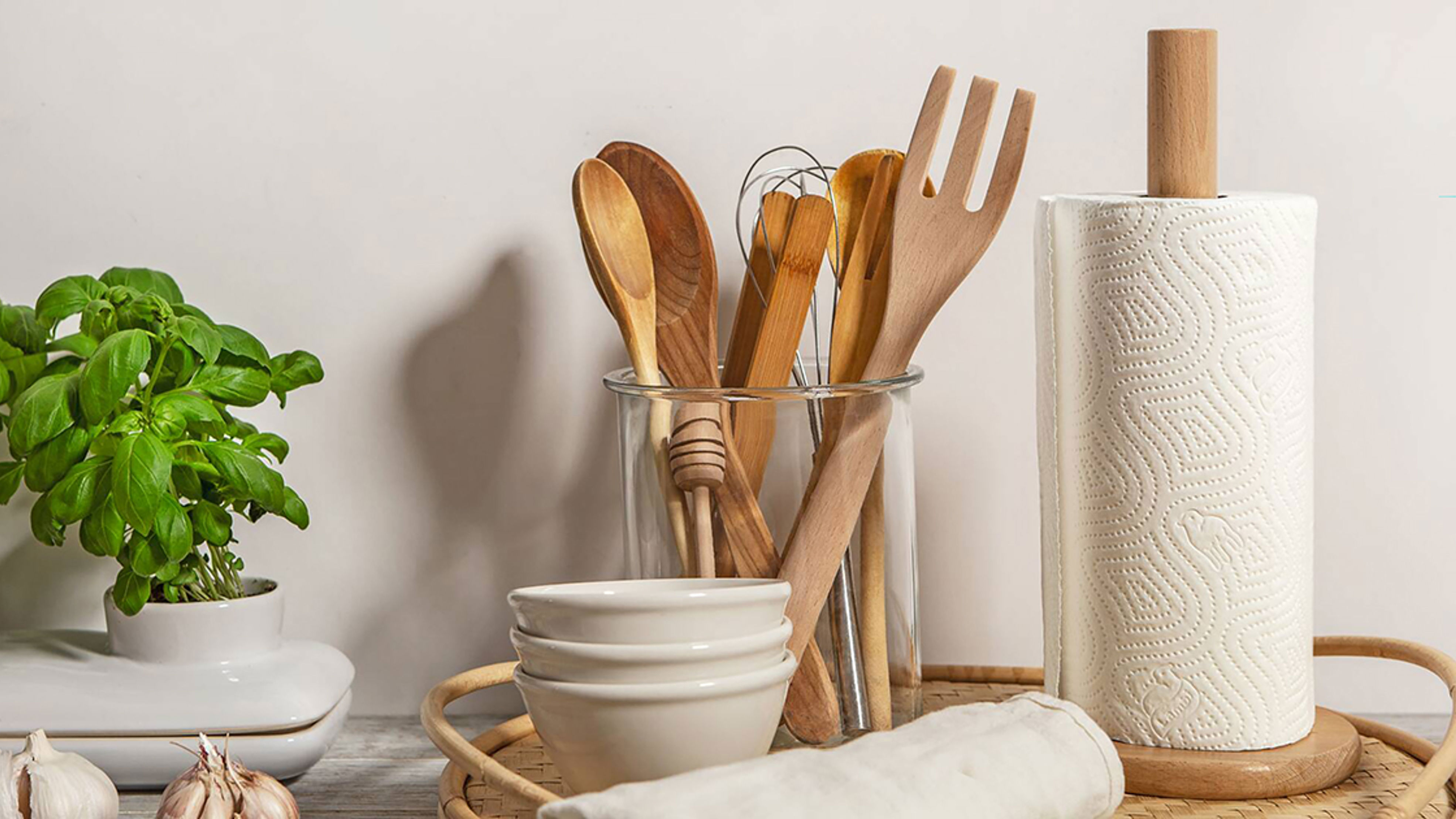 Kuchynská papierová rolka na stole