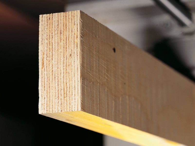Furnierschichtholz-St&auml;nder aus Kerto LVL von Mets&auml; Wood erf&uuml;llen brandschutzrechtliche Anforderungen der Muster-Holzbaurichtlinie schon bei einem Querschnitt von nur 45 Millimetern.